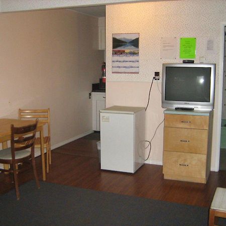 Airport Inn Quesnel Kamer foto