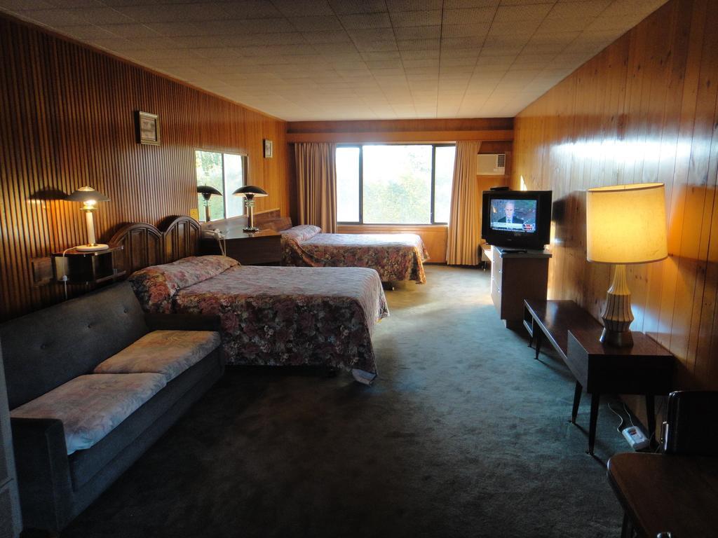 Airport Inn Quesnel Kamer foto