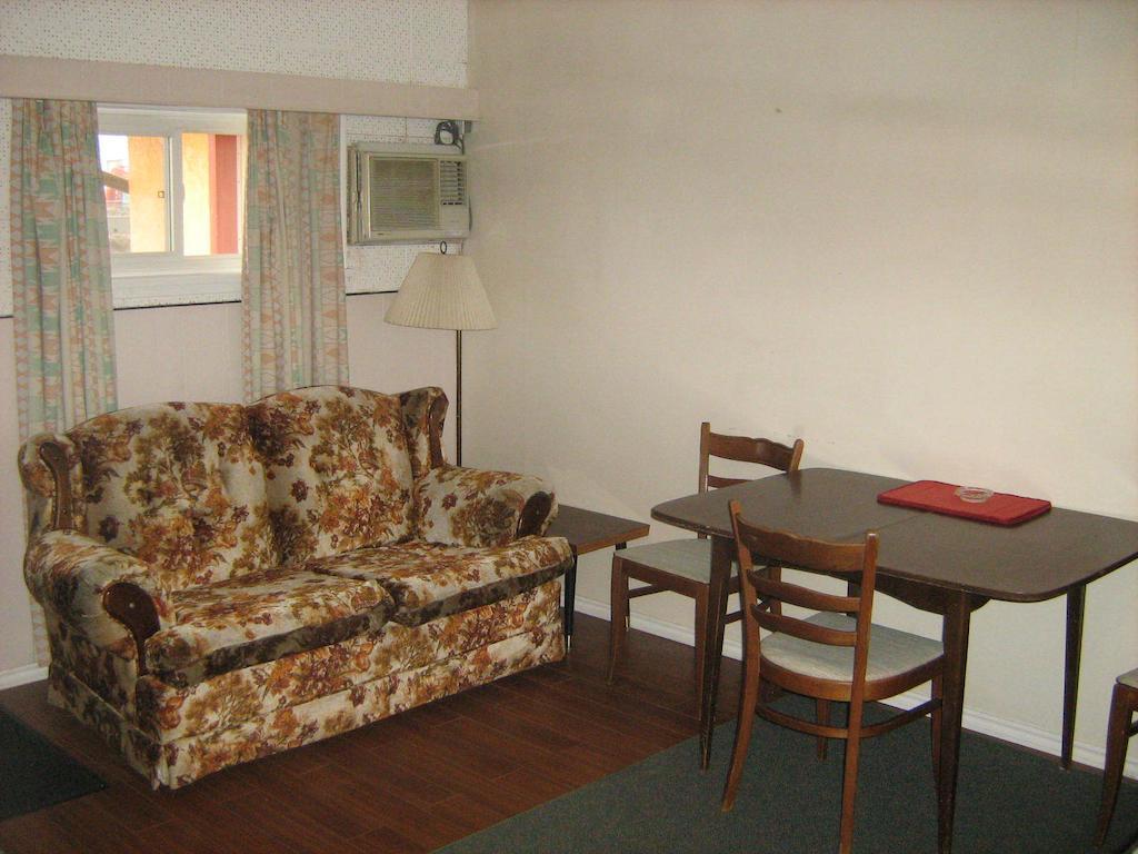 Airport Inn Quesnel Kamer foto