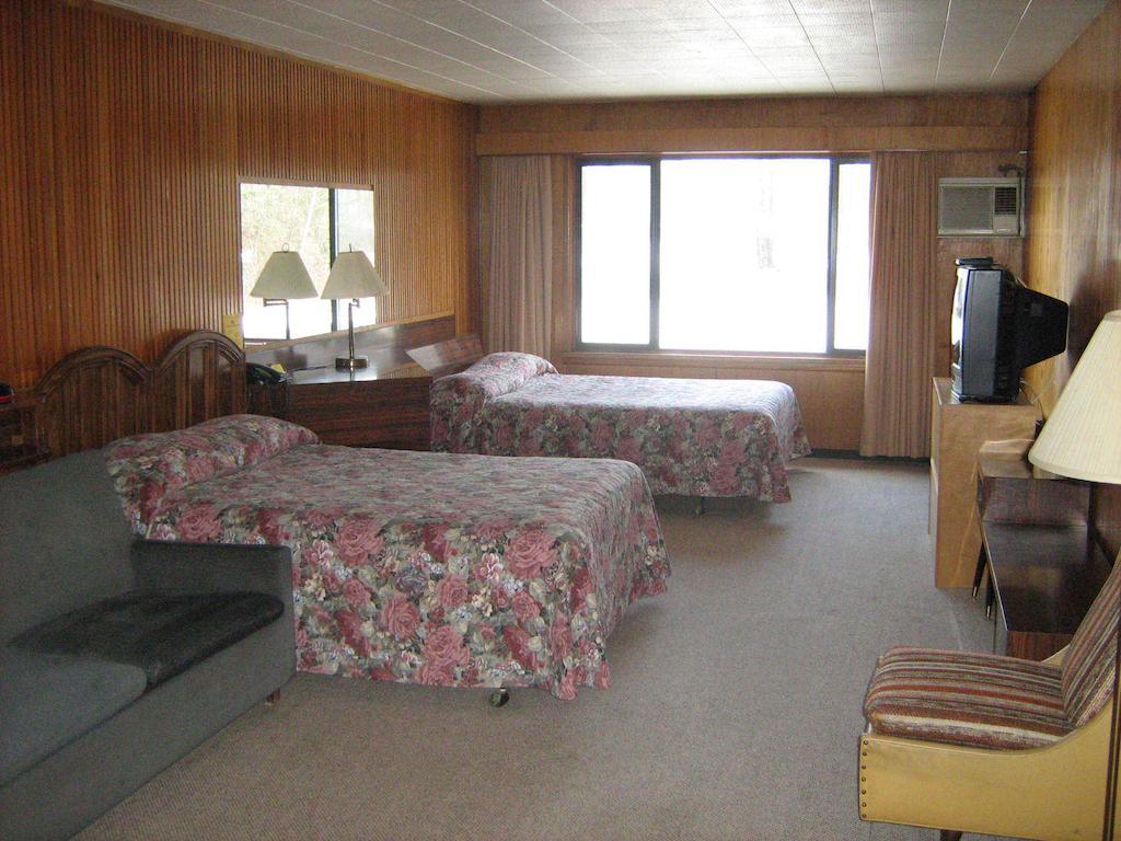 Airport Inn Quesnel Kamer foto