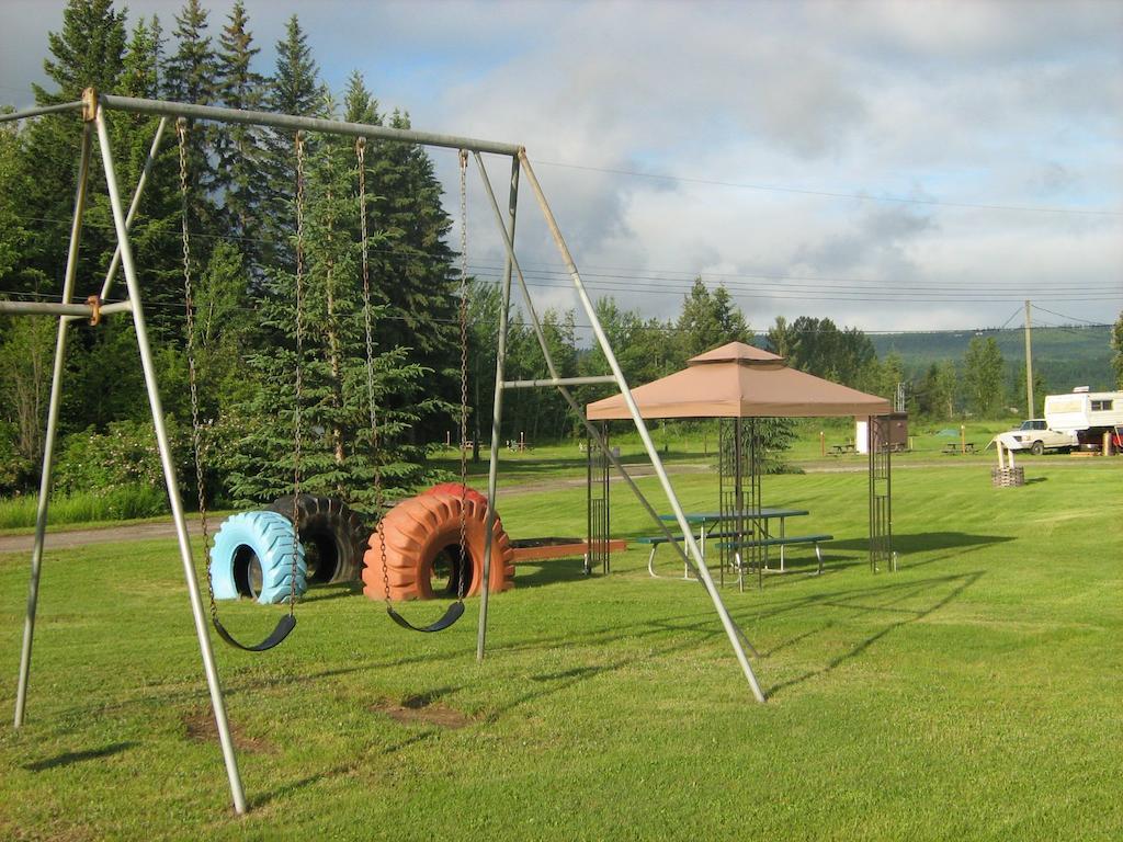 Airport Inn Quesnel Buitenkant foto